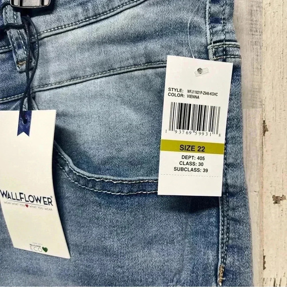 Wallflower Jean Shorts Sassy High Rise Shorty Shorts Size 22 NWT
A2 - Picture 3 of 7